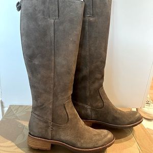 Sofft Samantha Boot. Riding boot style in dusky taupe. Never worn. H20 resistant